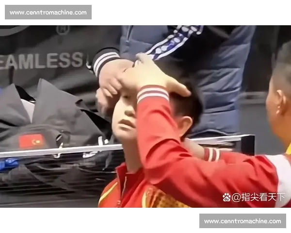 泪水与汗水交织,他用坚毅,书写电竞辉煌